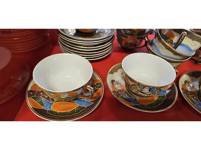 Lot 40 - japans porseleinen servies 12 delig + thee-suiker-melk - afbeelding 2 van  5