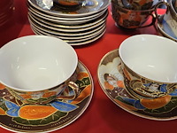 Lot 40 - japans porseleinen servies 12 delig + thee-suiker-melk - afbeelding 2 van  5