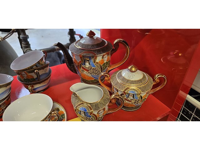 Lot 40 - japans porseleinen servies 12 delig + thee-suiker-melk - afbeelding 4 van  5