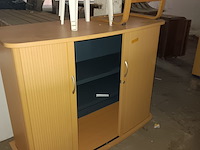 Lot 40 - kast op wielen - afbeelding 1 van  2