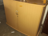 Lot 40 - kast op wielen - afbeelding 2 van  2