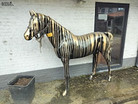 Lot 40 - levensecht decoratief paard - afbeelding 1 van  3