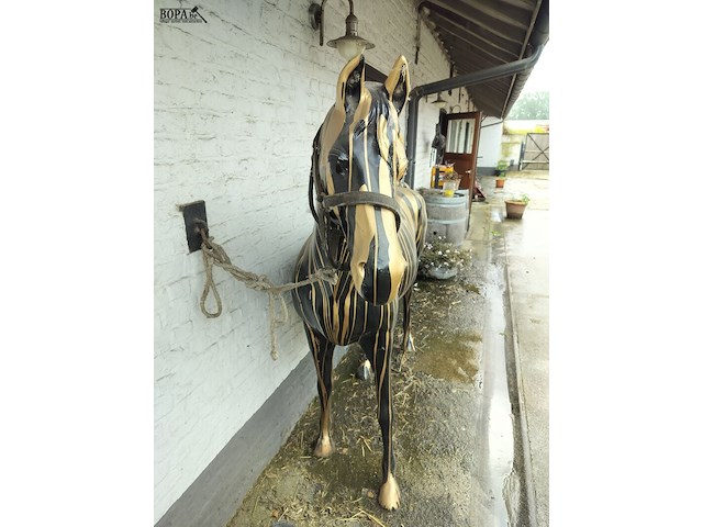 Lot 40 - levensecht decoratief paard - afbeelding 2 van  3