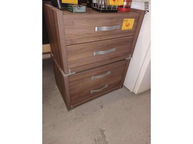 Lot 40 - nachtkastje. 2 stuks - afbeelding 1 van  2