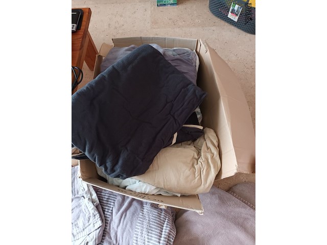 Lot 40 - partij dekens en lakens - afbeelding 2 van  3