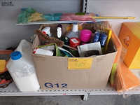 Lot 40 - poetsmateriaal en producten - afbeelding 1 van  4