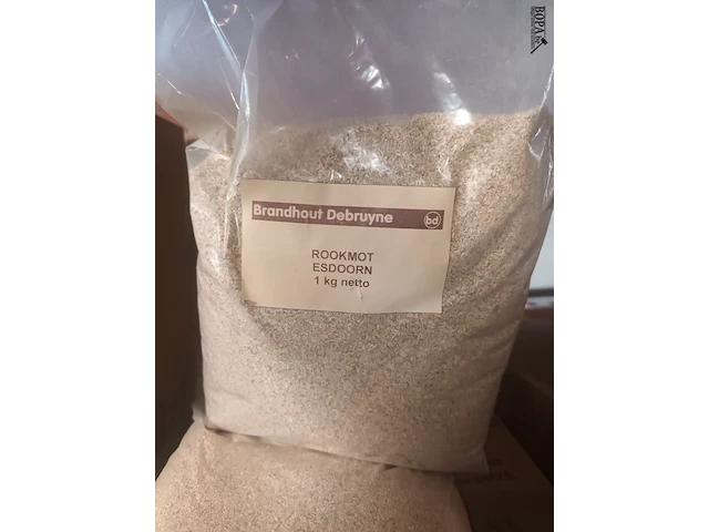 Lot 40 - rookmot esdoorn 1 kg. 17 stuks - afbeelding 2 van  2