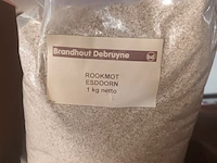 Lot 40 - rookmot esdoorn 1 kg. 17 stuks - afbeelding 2 van  2