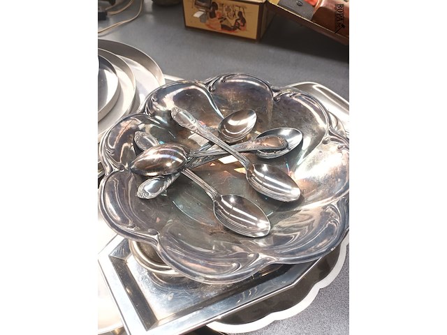Lot 40 - schalen en lepels. 13 stuks - afbeelding 2 van  4