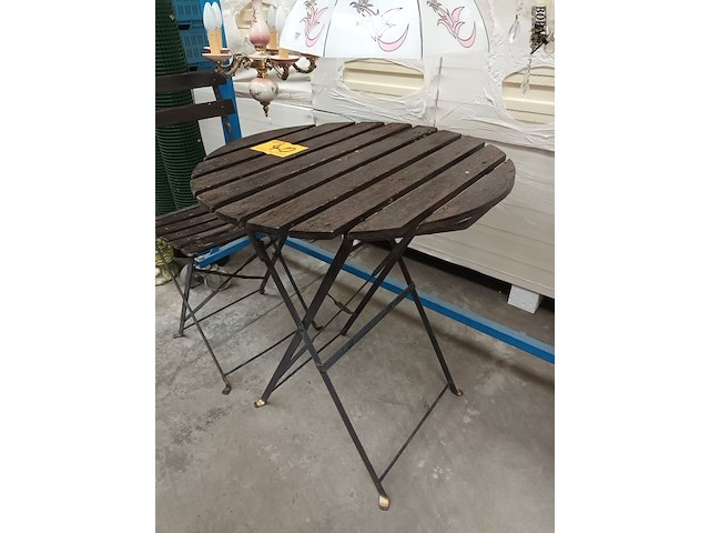 Lot 40 - tuintafeltje en stoel - afbeelding 2 van  5
