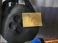 Lot 40 - verlengkabels en verlengkabel op rol 3 stuks - afbeelding 3 van  3