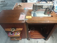 Lot 40 - vintage naaimachine in kastje - afbeelding 1 van  4