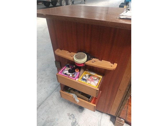 Lot 40 - vintage naaimachine in kastje - afbeelding 3 van  4