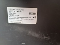 Lot 40 - vrijstaande electrische sfeerhaard zwart frame imitatie vuur - afbeelding 3 van  4