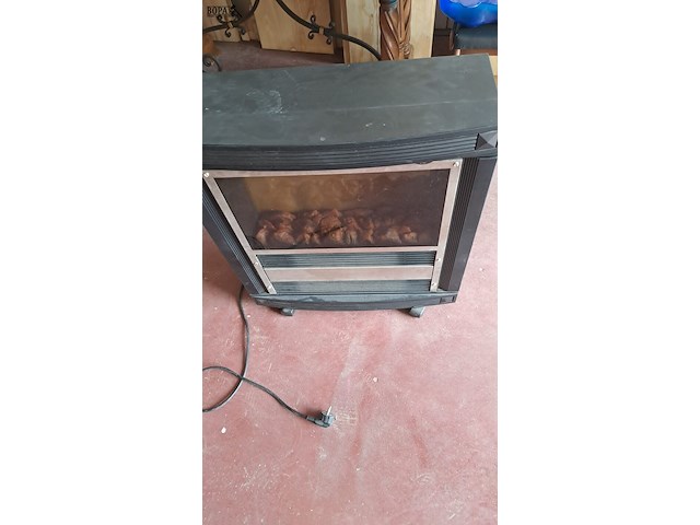 Lot 40 - vrijstaande electrische sfeerhaard zwart frame imitatie vuur - afbeelding 4 van  4