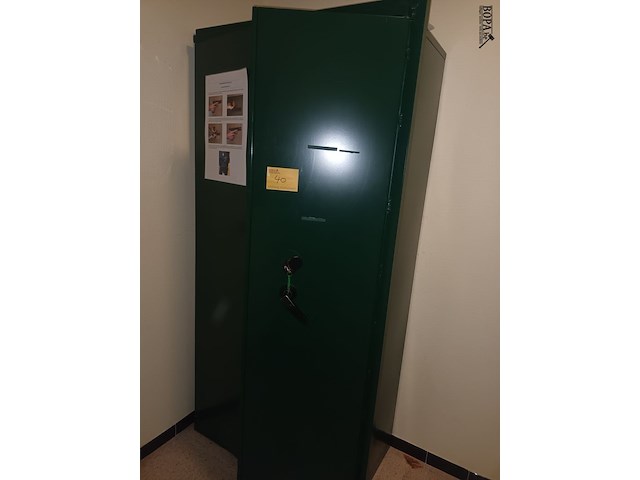 Lot 40 - wapenkluis - afbeelding 1 van  4