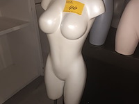 Lot 40 - witte torso vrouw met statief - afbeelding 1 van  3