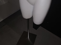 Lot 40 - witte torso vrouw met statief - afbeelding 2 van  3