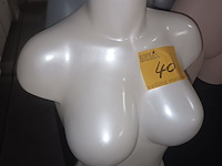Lot 40 - witte torso vrouw met statief - afbeelding 3 van  3