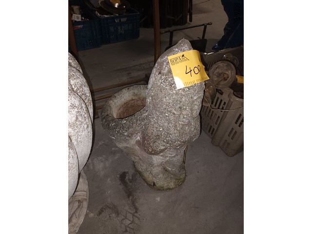 Lot 400 - betonnen tuinkabouter - afbeelding 2 van  3