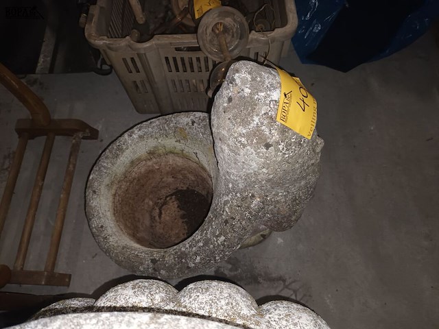 Lot 400 - betonnen tuinkabouter - afbeelding 3 van  3