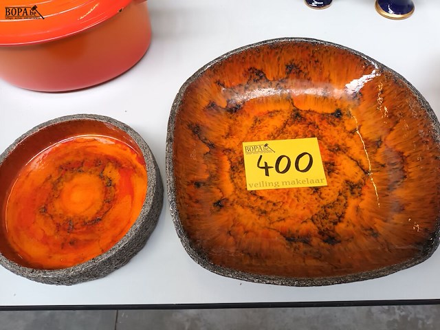 Lot 400 - vintage schaal oranje. 2 stuks - afbeelding 1 van  4