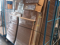 Lot 401 - blauwe transportkar met inhoud