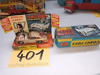 Lot 401 - corgi toys james bond aston martin - afbeelding 1 van  3