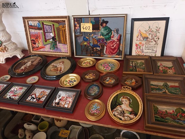 Lot 402 - kaders met geweven doek. 24 stuks - afbeelding 1 van  6