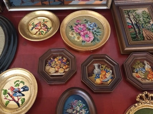 Lot 402 - kaders met geweven doek. 24 stuks - afbeelding 4 van  6