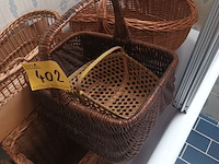 Lot 402 - rieten manden. 11 stuks - afbeelding 5 van  5