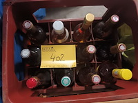 Lot 402 - wijnflessen in bak - afbeelding 1 van  4