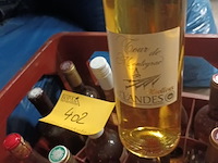 Lot 402 - wijnflessen in bak - afbeelding 3 van  4