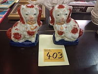 Lot 403 - beelden hondjes. 2 stuks - afbeelding 1 van  3