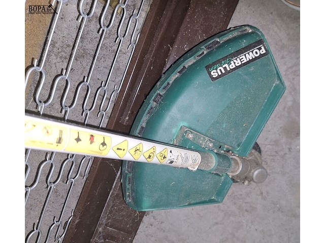 Lot 403 - benzine kantenmaaier powerplus - afbeelding 2 van  2