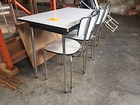 Lot 403 - retro keukentafel met stoelen