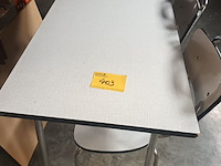 Lot 403 - retro keukentafel met stoelen - afbeelding 2 van  3