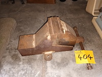 Lot 404 - bankschroef - afbeelding 1 van  3