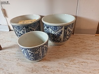 Lot 404 - bloempotten delft. 3 stuks - afbeelding 2 van  4