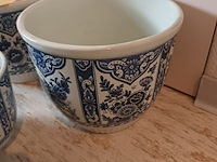 Lot 404 - bloempotten delft. 3 stuks - afbeelding 3 van  4