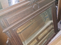 Lot 404 - houten ladekast en spiegel - afbeelding 1 van  3