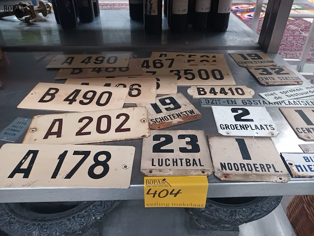 Lot 404 - lot metalen en emaille bordjes. 25 stuks - afbeelding 1 van  8