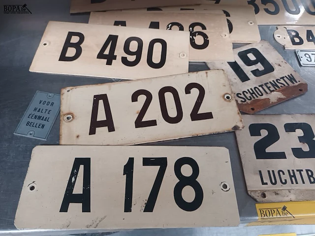 Lot 404 - lot metalen en emaille bordjes. 25 stuks - afbeelding 5 van  8