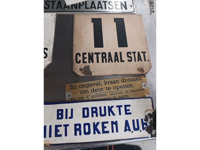 Lot 404 - lot metalen en emaille bordjes. 25 stuks - afbeelding 7 van  8