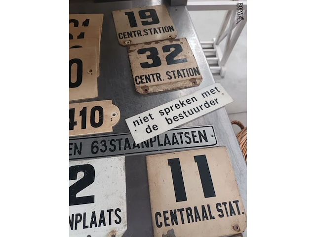 Lot 404 - lot metalen en emaille bordjes. 25 stuks - afbeelding 8 van  8