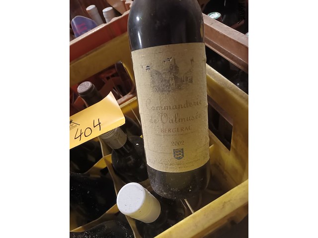 Lot 404 - wijnflessen in bak - afbeelding 4 van  4