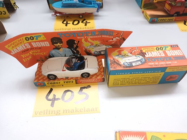 Lot 405 - corgi toys james bond toyota - afbeelding 1 van  3