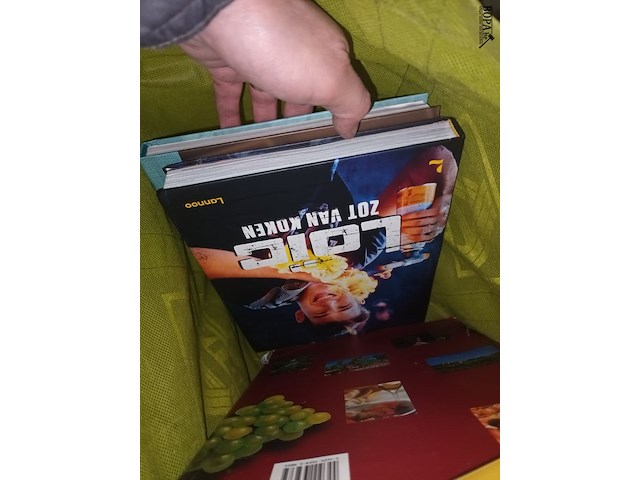 Lot 405 - kookboeken. 12 stuks - afbeelding 3 van  4