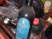 Lot 406 - drank en wijn in bak - afbeelding 3 van  5