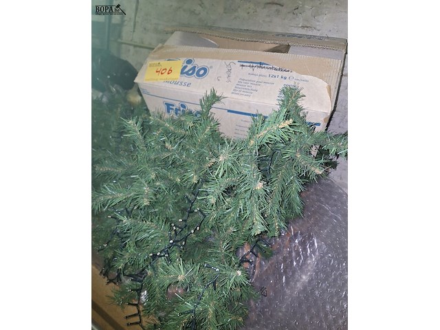 Lot 406 - kerstboom - afbeelding 1 van  2